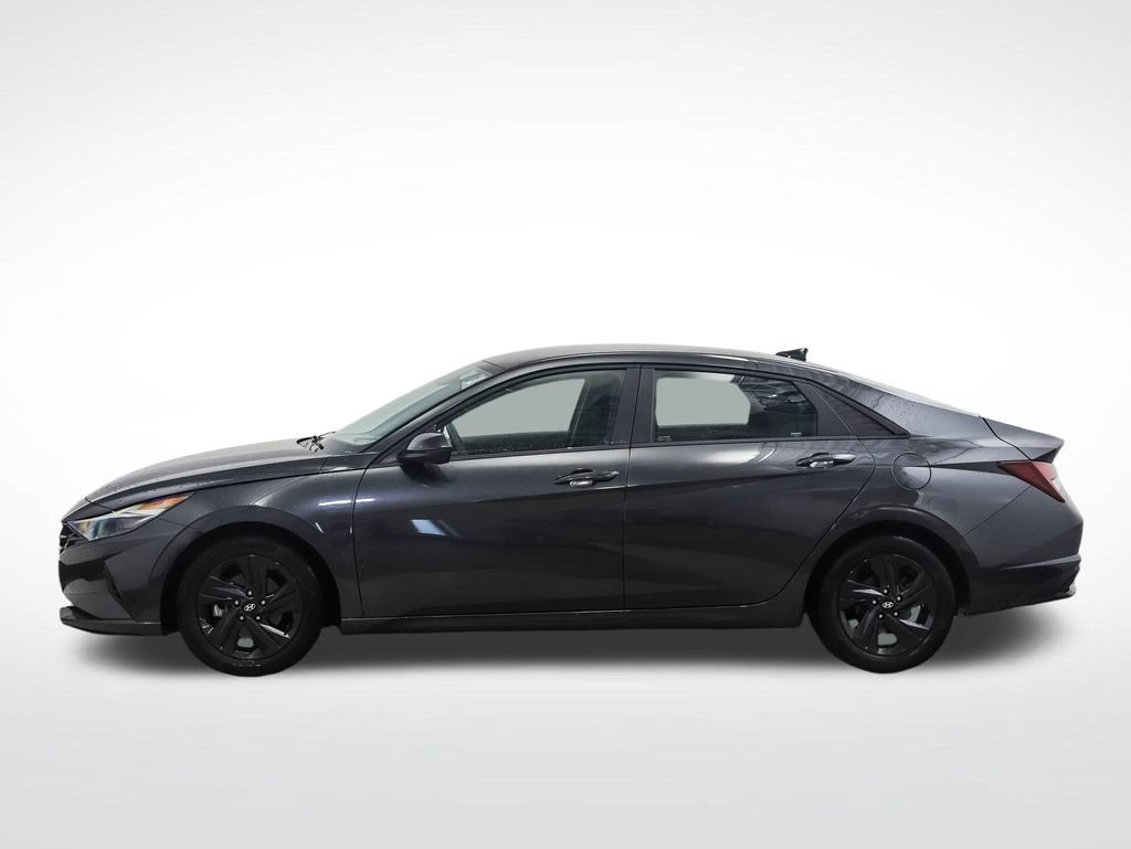 Used 2023 Hyundai Elantra SEL FWD image 2