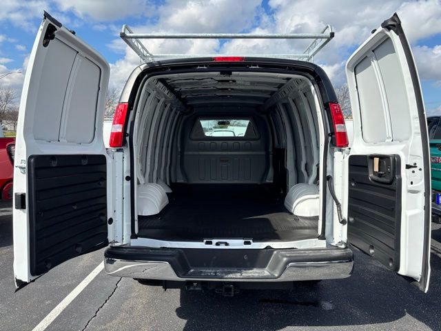 New 2026 GMC Savana 3500 w/ Driver Convenience Package RWD image 16