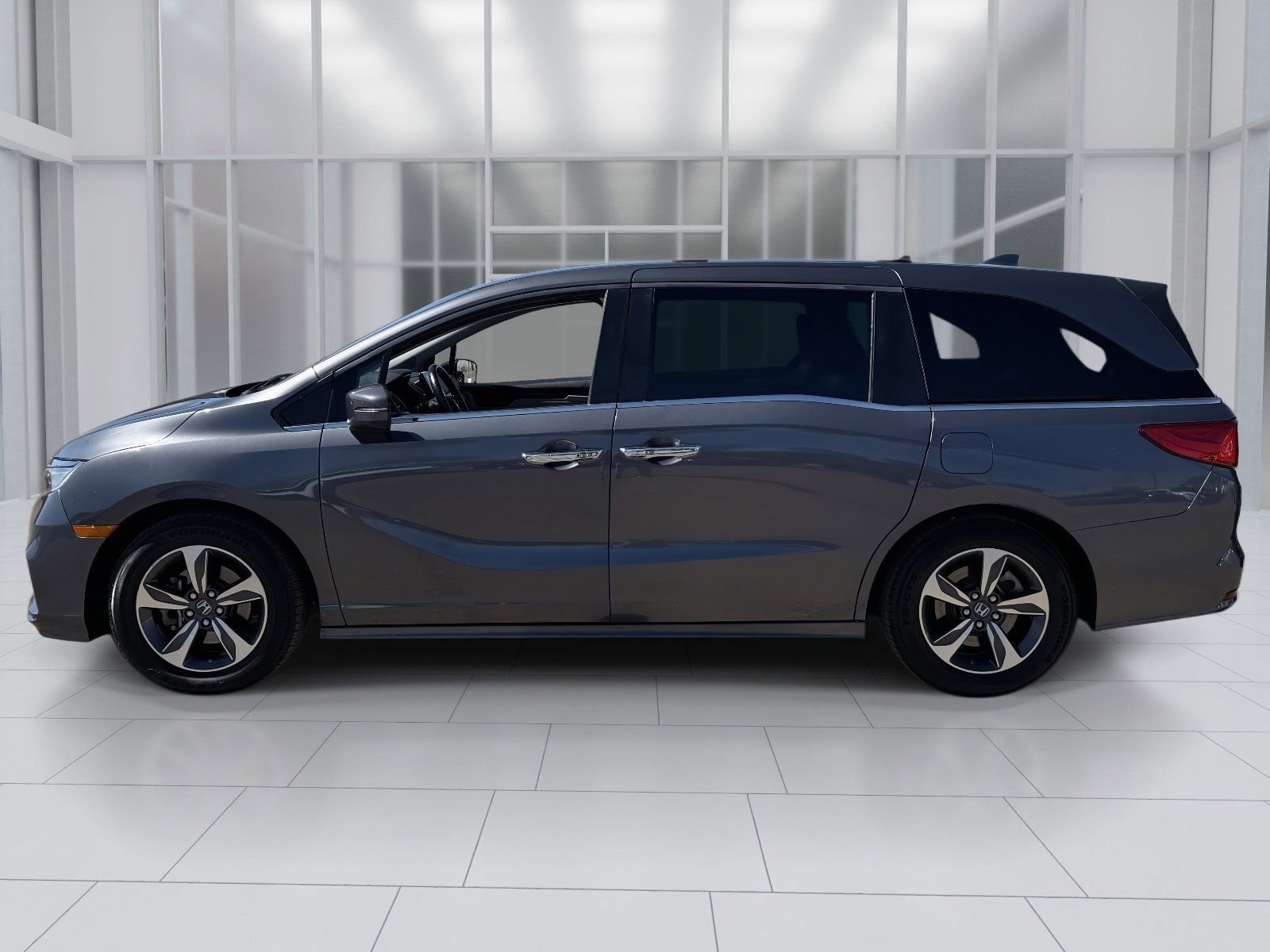 Used 2018 Honda Odyssey Touring image 2