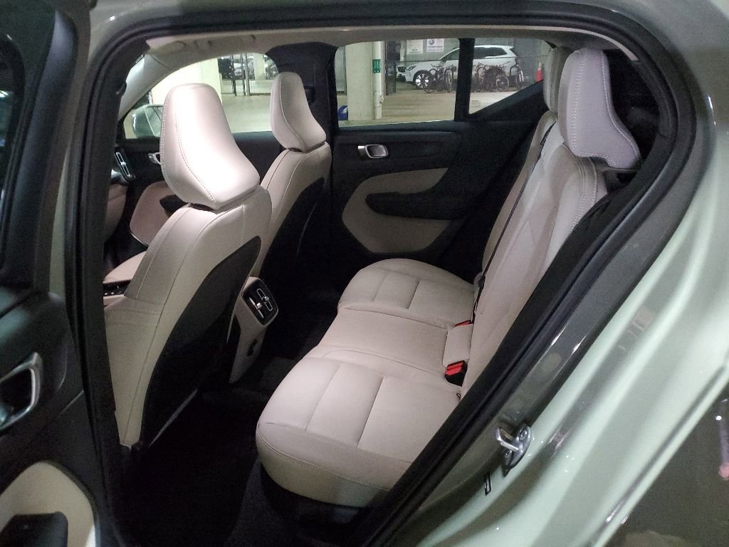 Certified 2023 Volvo XC40 B5 Plus w/ Protection Package Premier AWD/4WD image 13