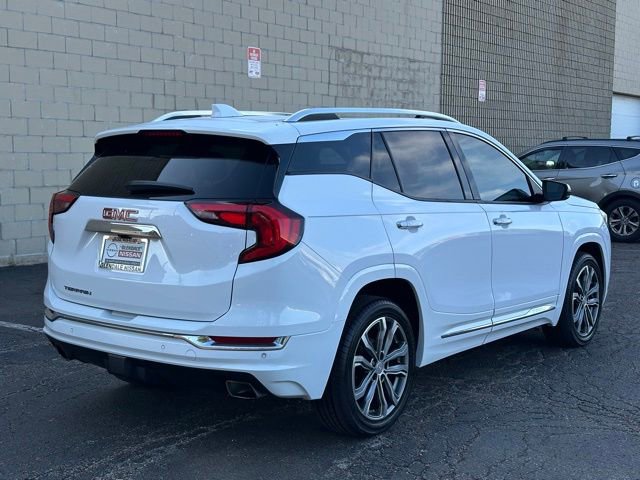 Used 2020 GMC Terrain Denali w/ Denali Premium Package FWD image 4