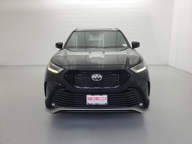 Used 2022 Toyota Highlander XSE AWD/4WD image 3