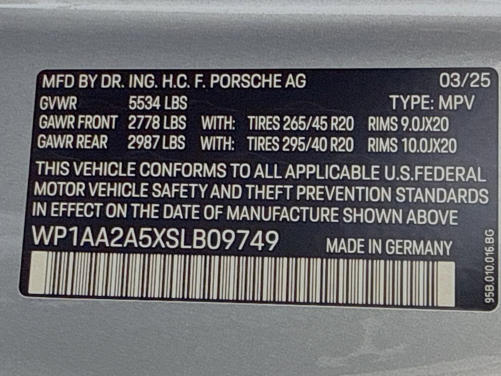 Certified 2025 Porsche Macan image 36