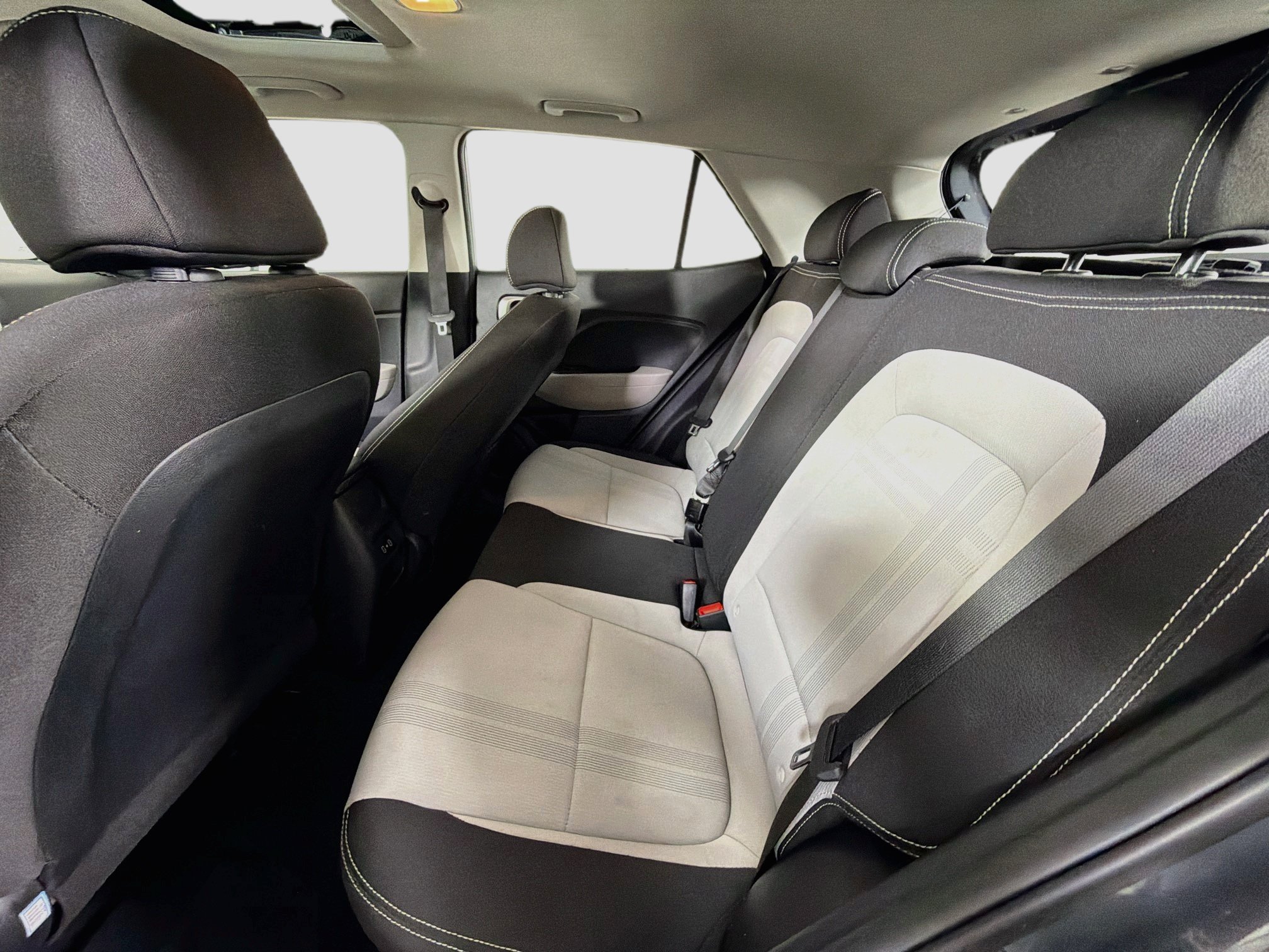 Used 2025 Hyundai Venue SEL FWD image 26