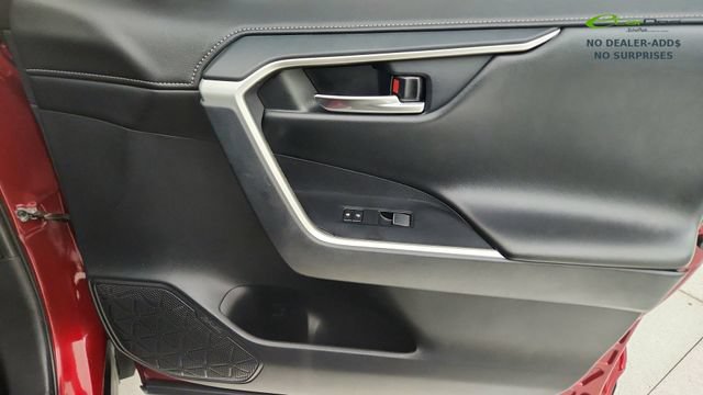 Used 2019 Toyota RAV4 Limited FWD image 25