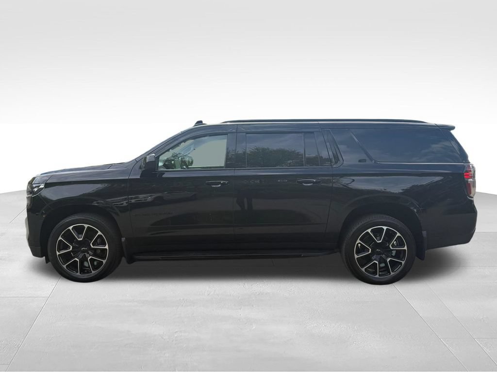 Used 2023 Chevrolet Suburban RST AWD/4WD image 2
