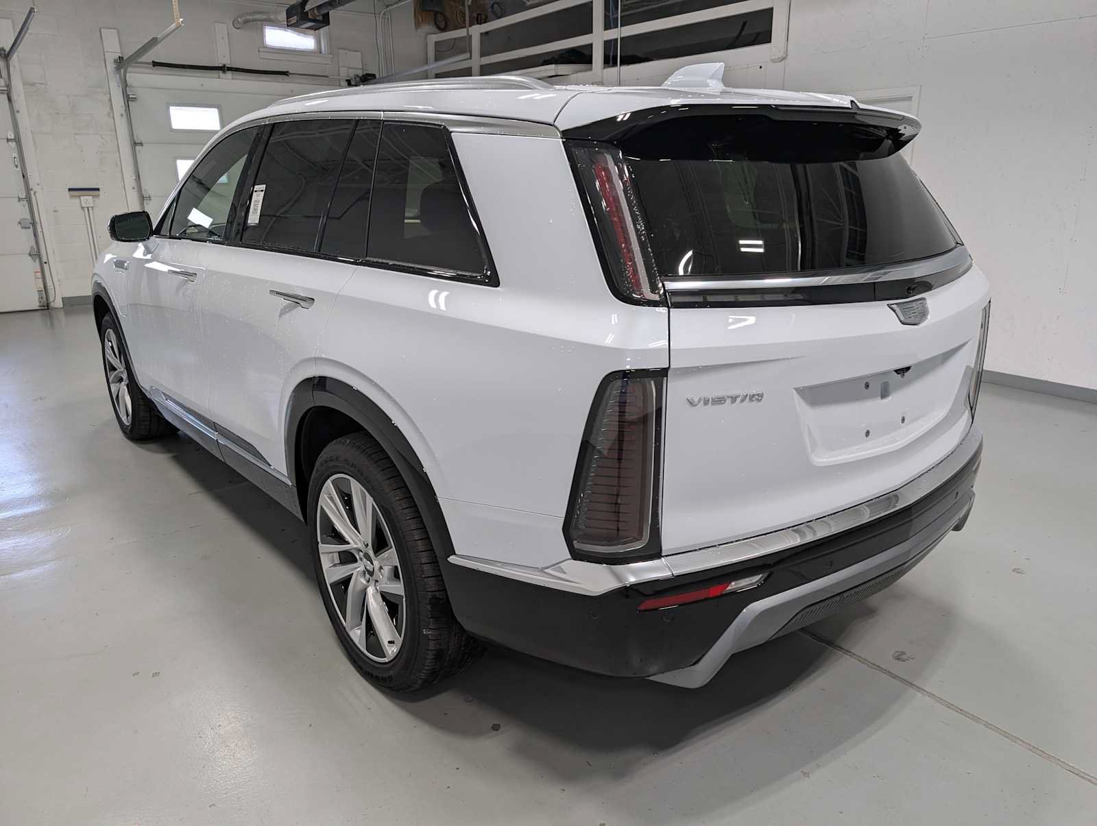 New 2027 Cadillac Vistiq Luxury w/ LPO, Floor Liner Package AWD/4WD image 9