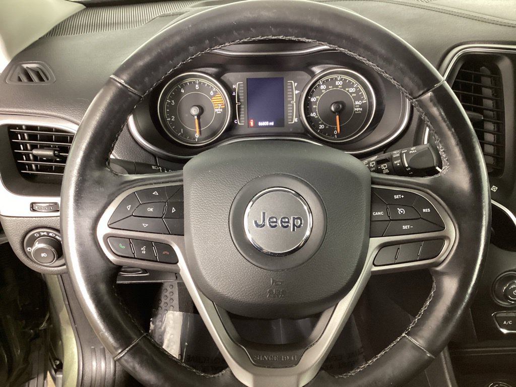 Used 2019 Jeep Cherokee Latitude w/ Cold Weather Group AWD/4WD image 16