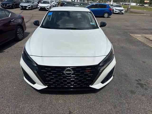 Used 2023 Nissan Altima 2.5 SR image 2