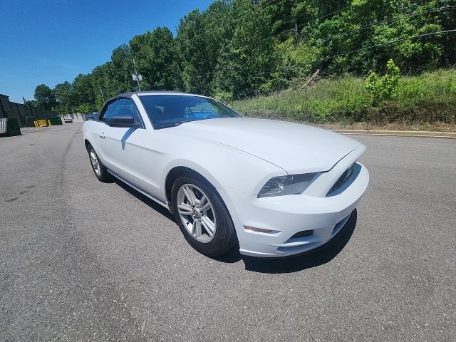 Used 2014 Ford Mustang Convertible RWD image 1