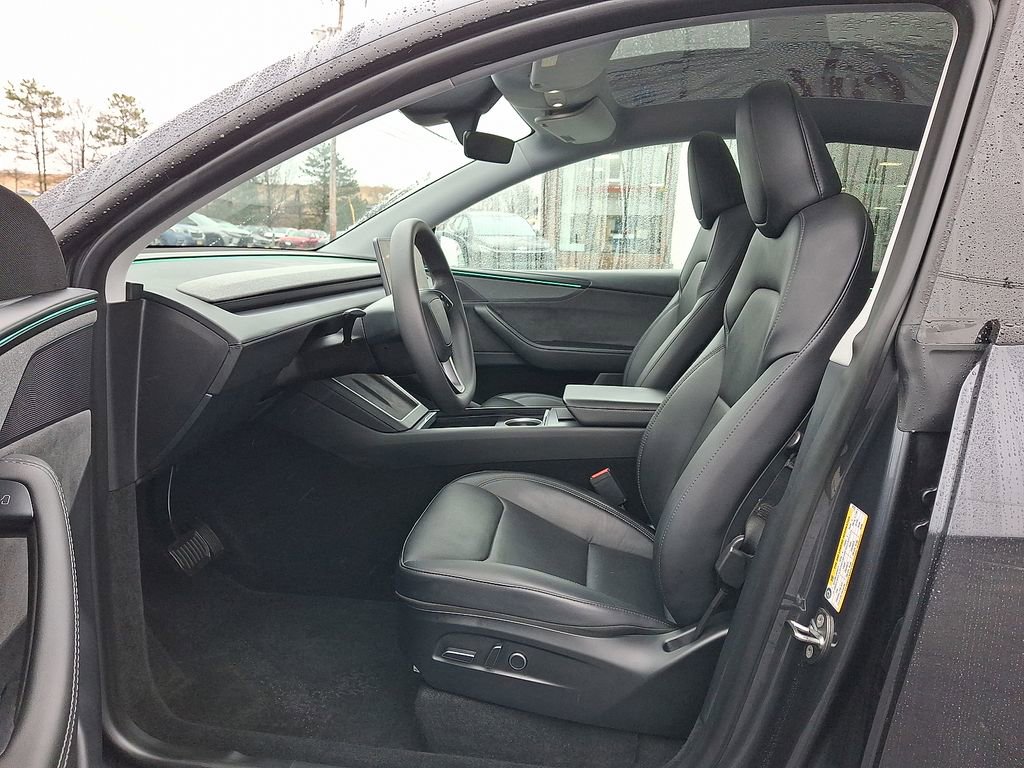 Used 2026 Tesla Model Y Long Range image 3