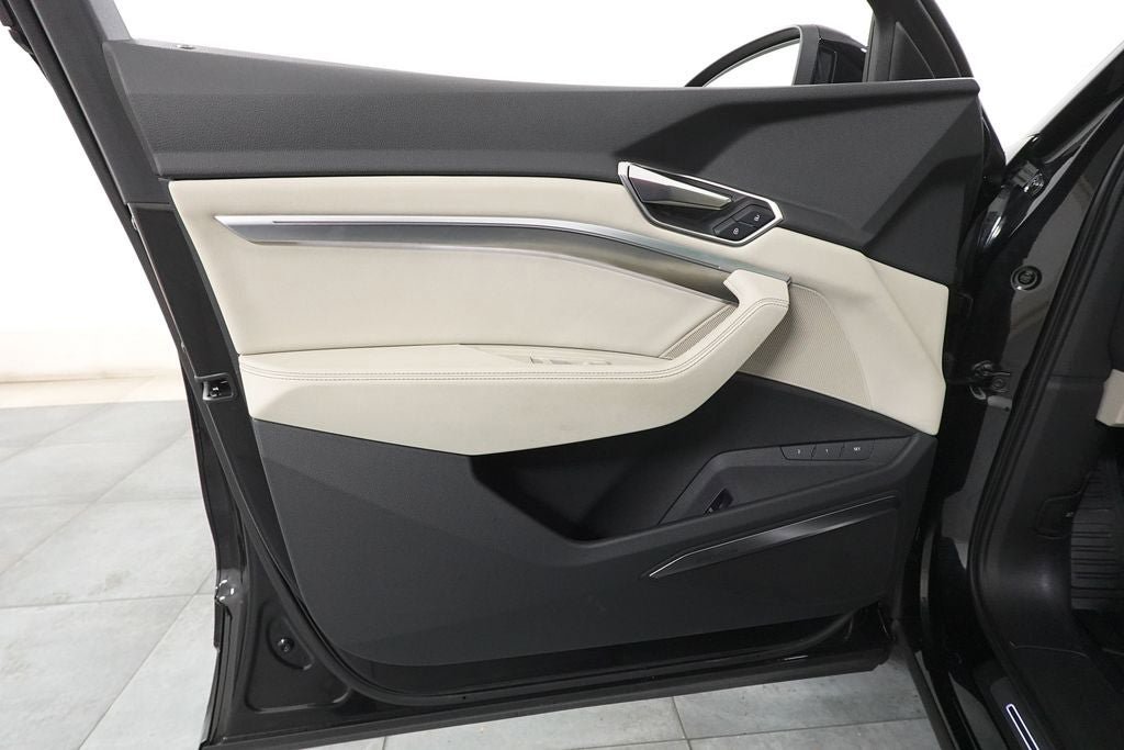 Used 2024 Audi Q8 e-tron Premium Plus w/ Premium Plus Package image 23