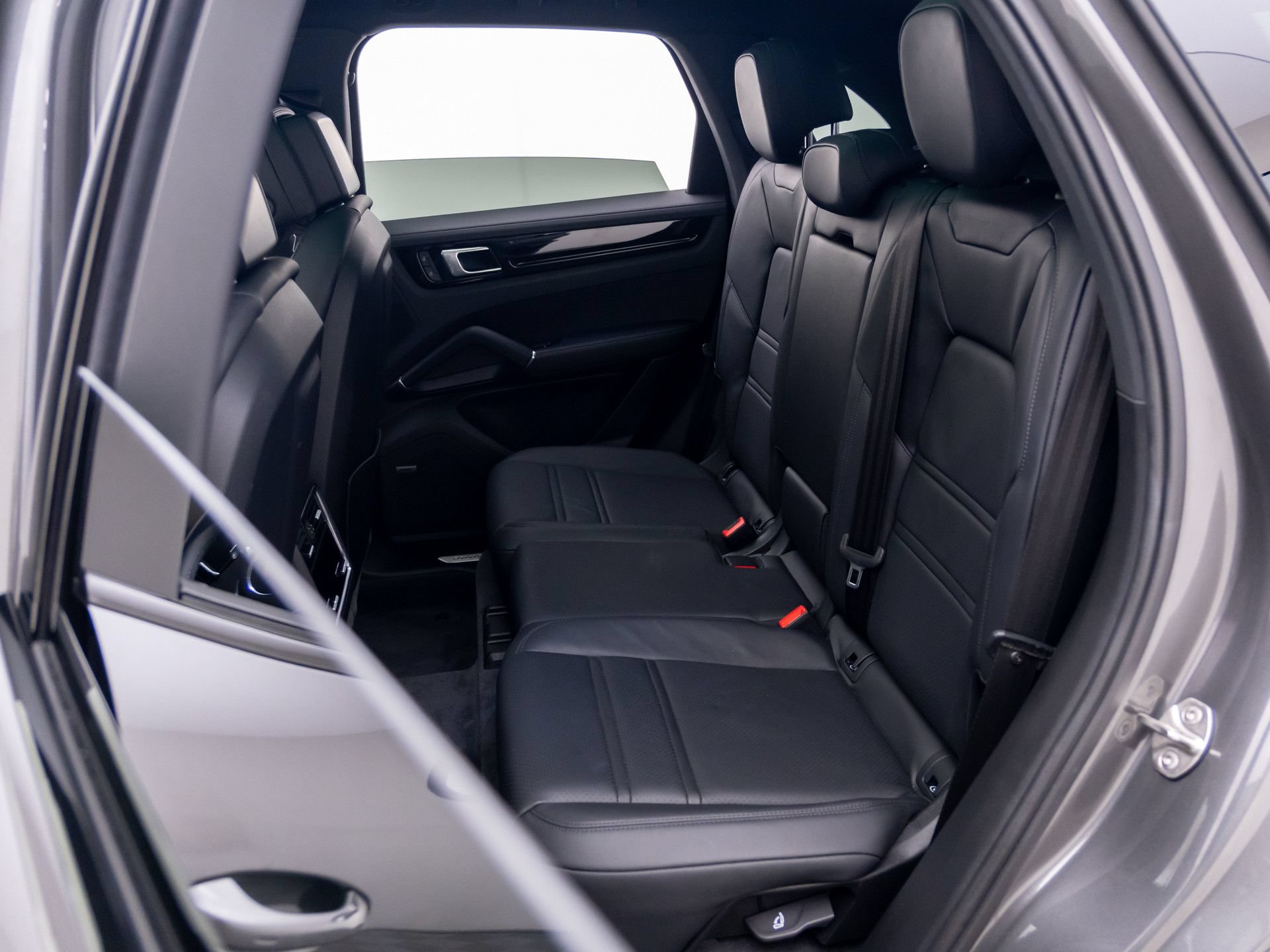 Certified 2023 Porsche Cayenne AWD/4WD image 16