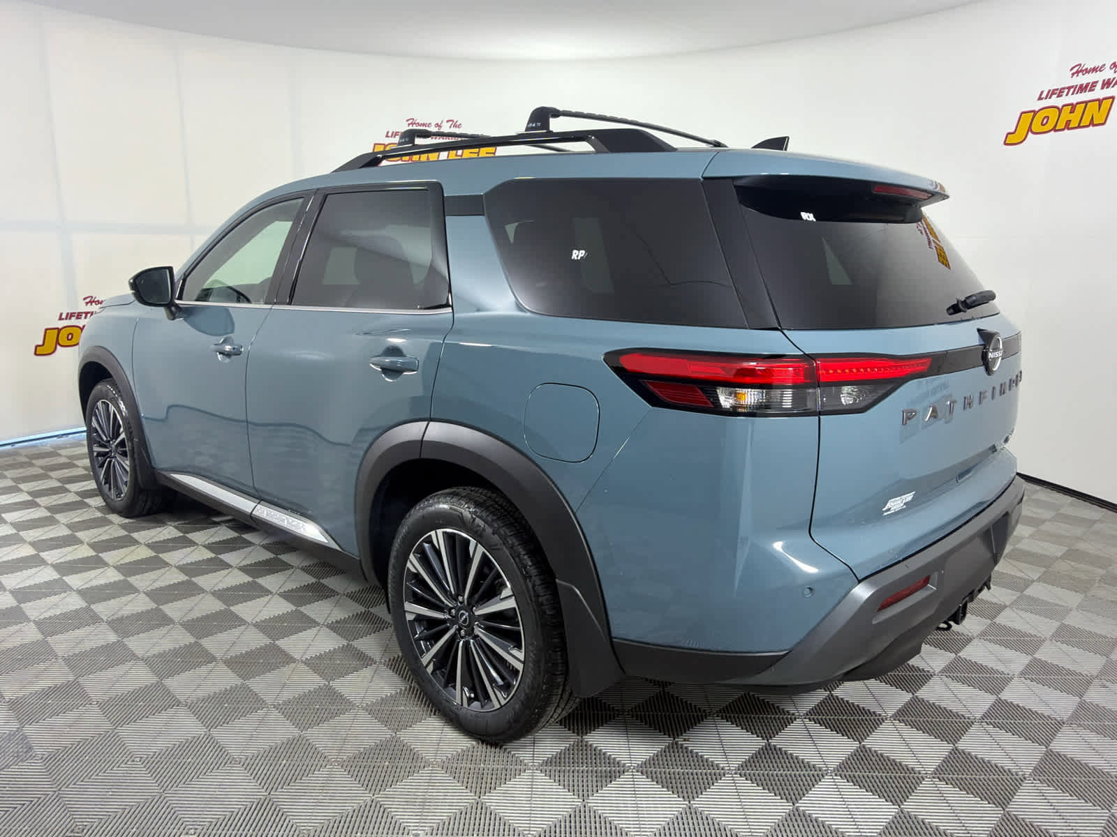 New 2026 Nissan Pathfinder Platinum AWD/4WD image 3