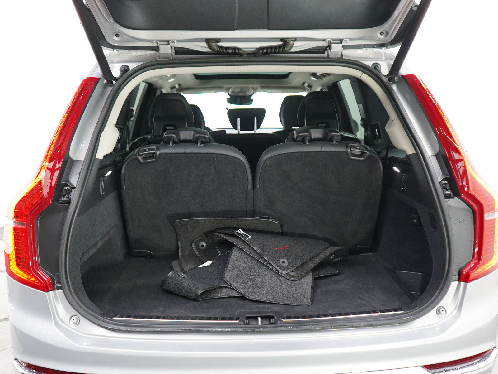 Used 2023 Volvo XC90 B6 Plus AWD/4WD image 17