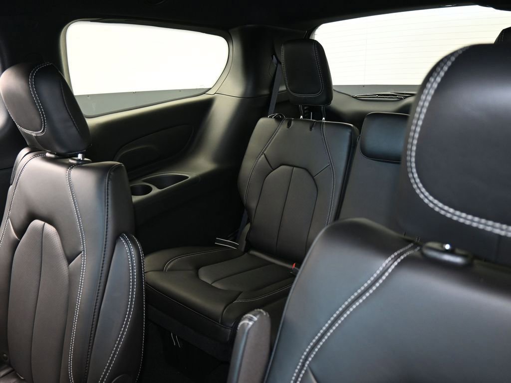 New 2026 Chrysler Pacifica Select FWD image 32