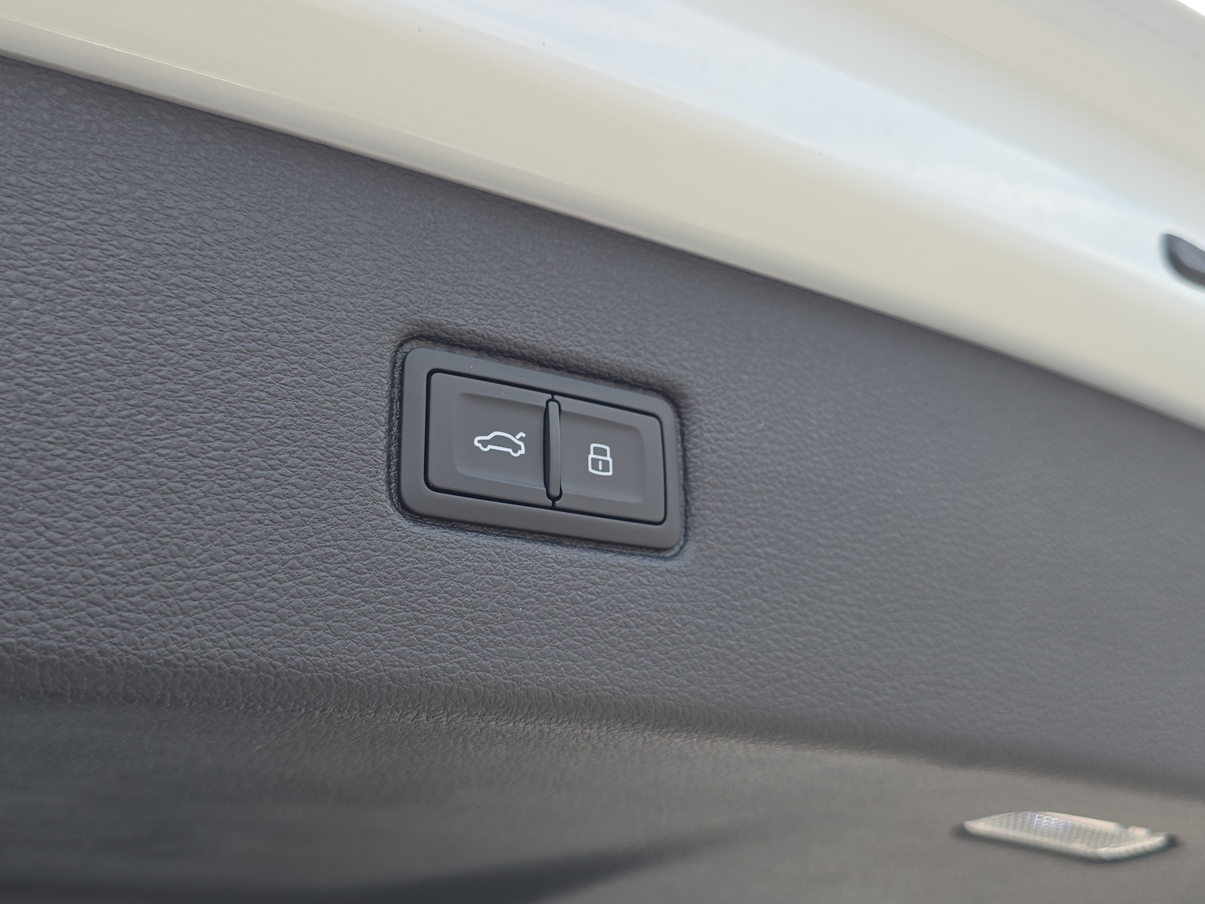 New 2025 Audi Q7 3.0T Prestige image 9