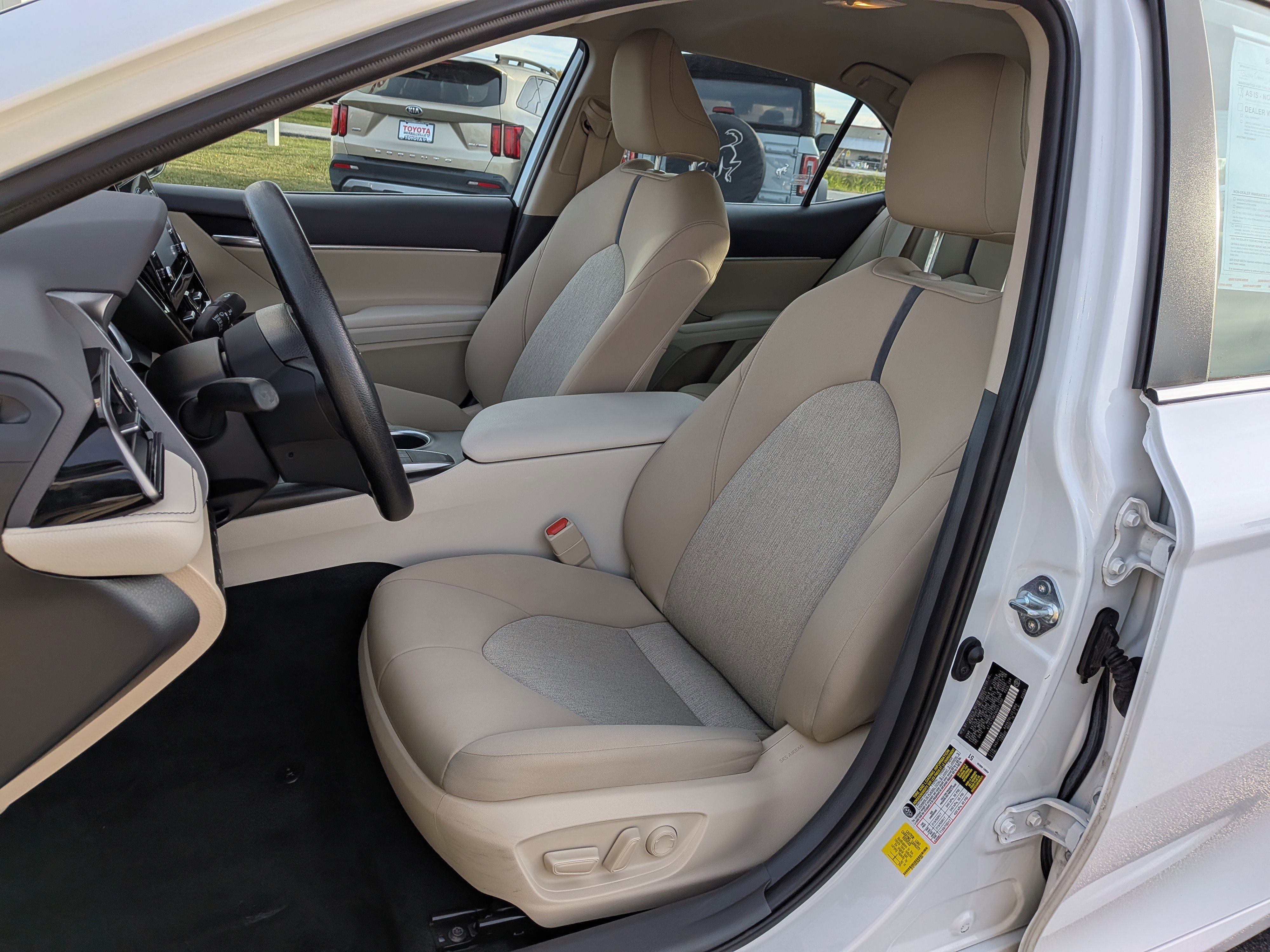 Used 2022 Toyota Camry LE image 14