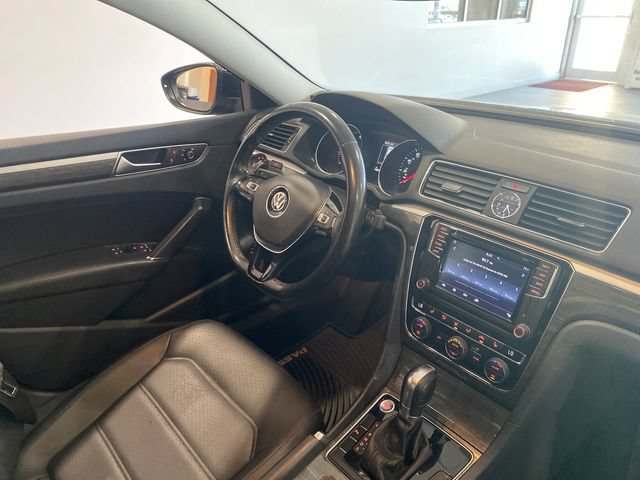 Used 2017 Volkswagen Passat 1.8T SE FWD image 9