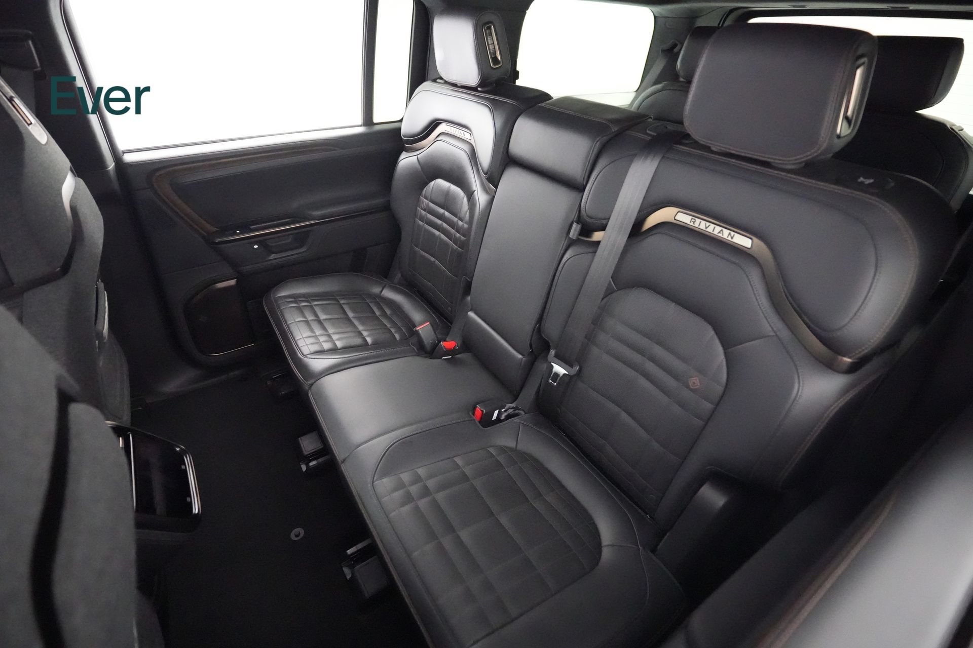 Used 2025 Rivian R1S Premium AWD/4WD image 24