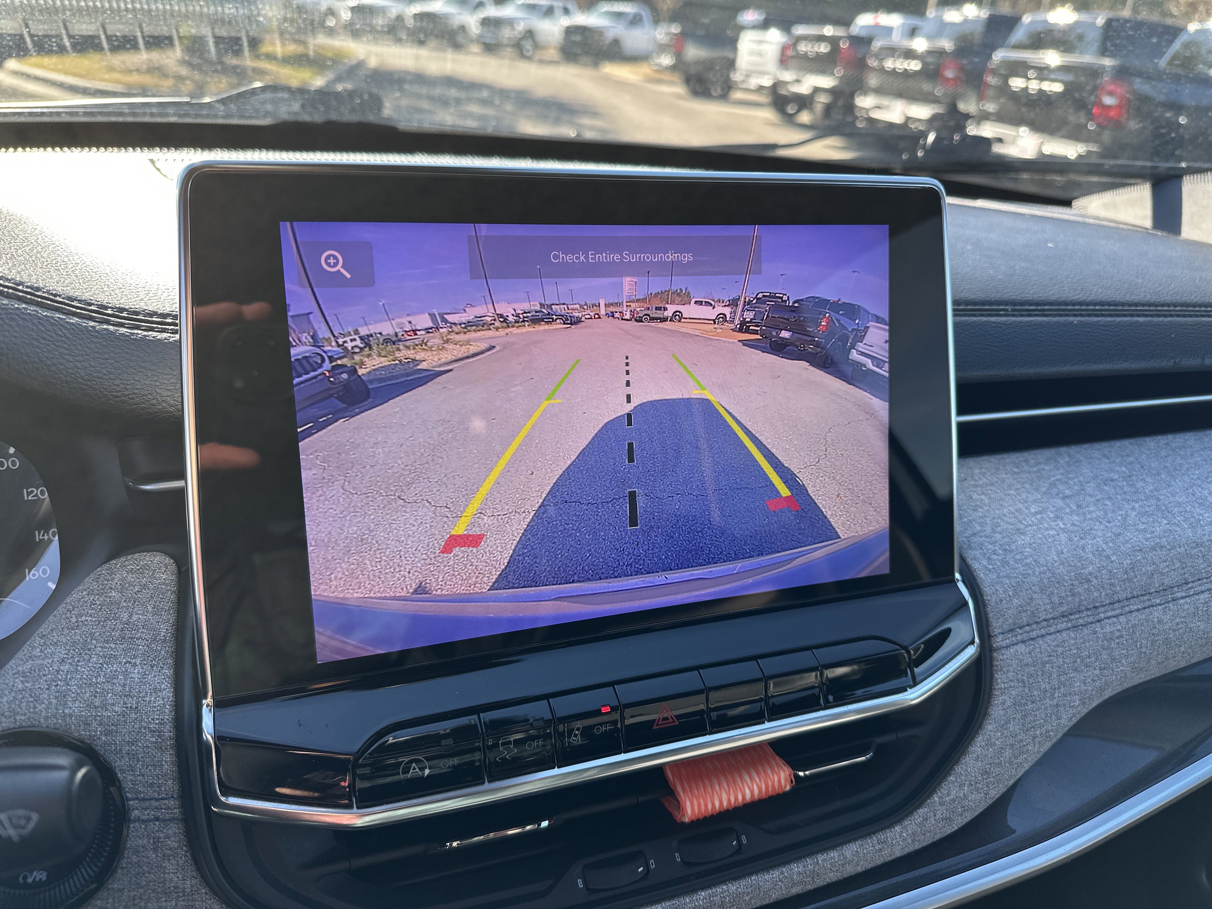 Used 2024 Jeep Compass Latitude image 28