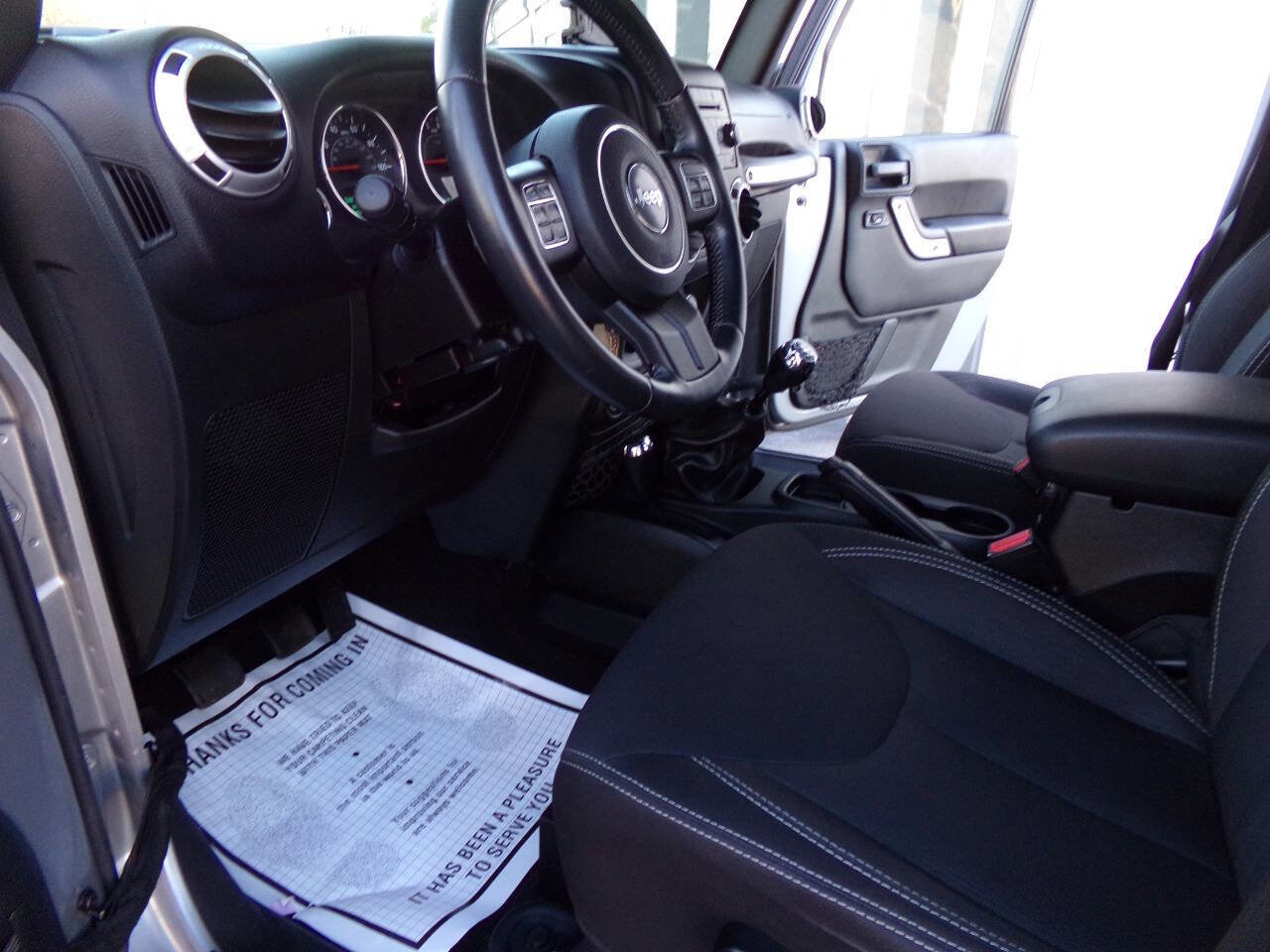 Used 2015 Jeep Wrangler Unlimited Sahara w/ Connectivity Group image 18