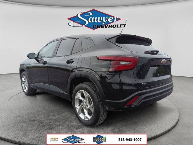 Used 2024 Chevrolet Trax LS w/ LS Convenience Package FWD image 3