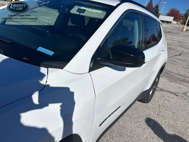 Used 2022 Jeep Compass Latitude AWD/4WD image 3