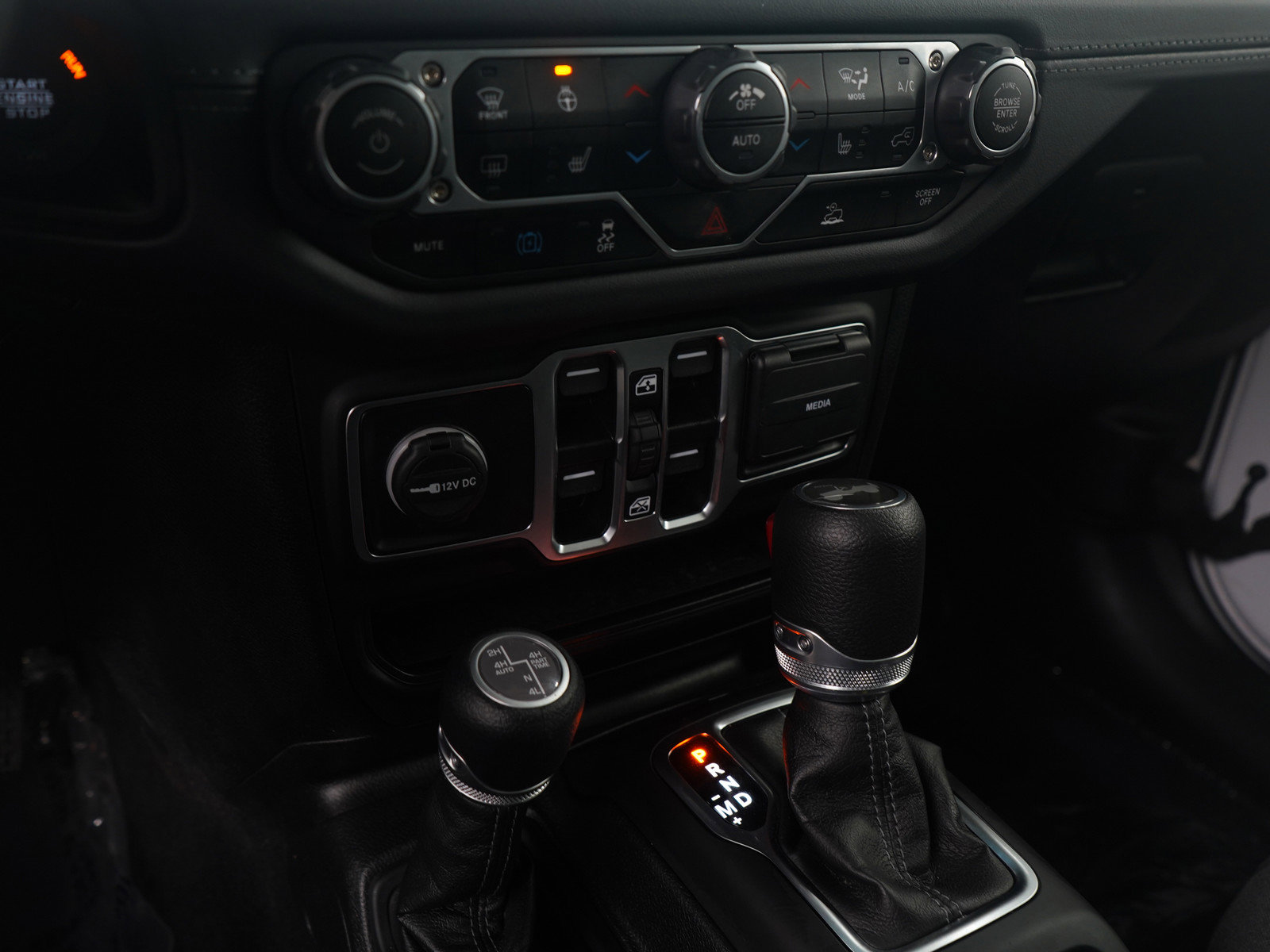 Used 2025 Jeep Wrangler Unlimited Sahara image 21