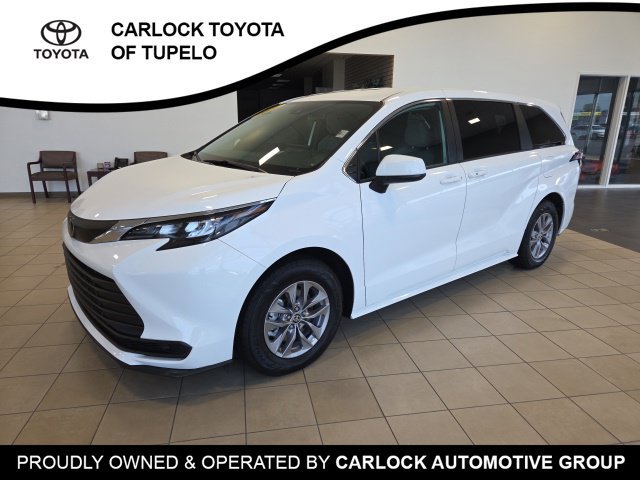 Used 2026 Toyota Sienna LE FWD image 4