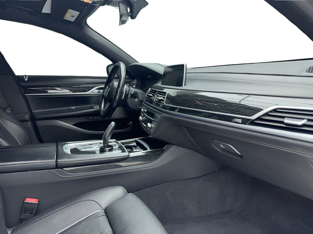 Used 2022 BMW 750i xDrive w/ Executive Package AWD/4WD image 43
