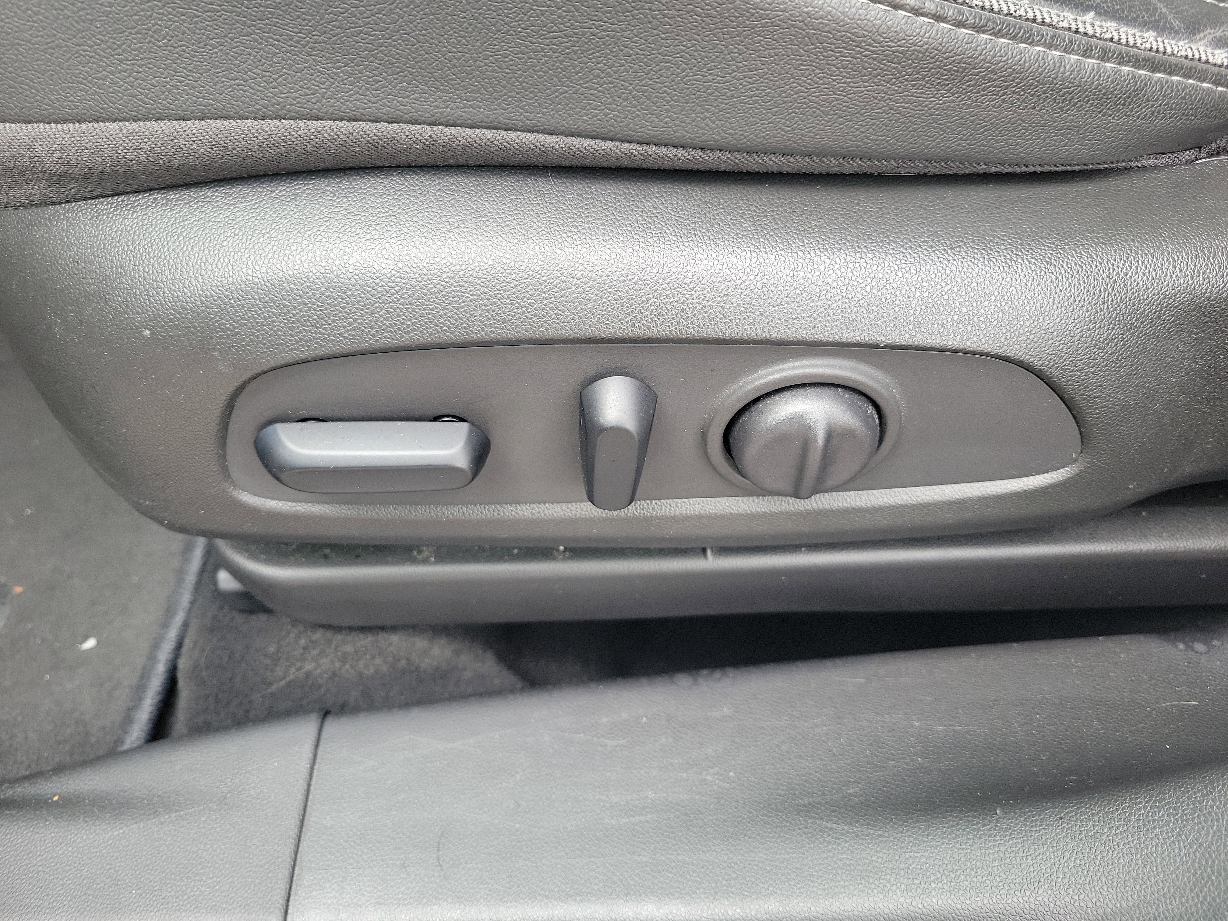 Used 2020 Buick Encore GX Essence w/ Experience Buick Package image 28