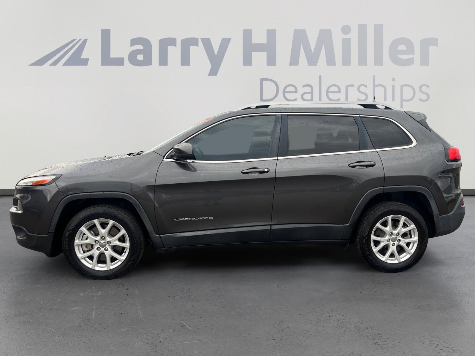 Used 2017 Jeep Cherokee Latitude w/ Safety/Convenience Group image 2