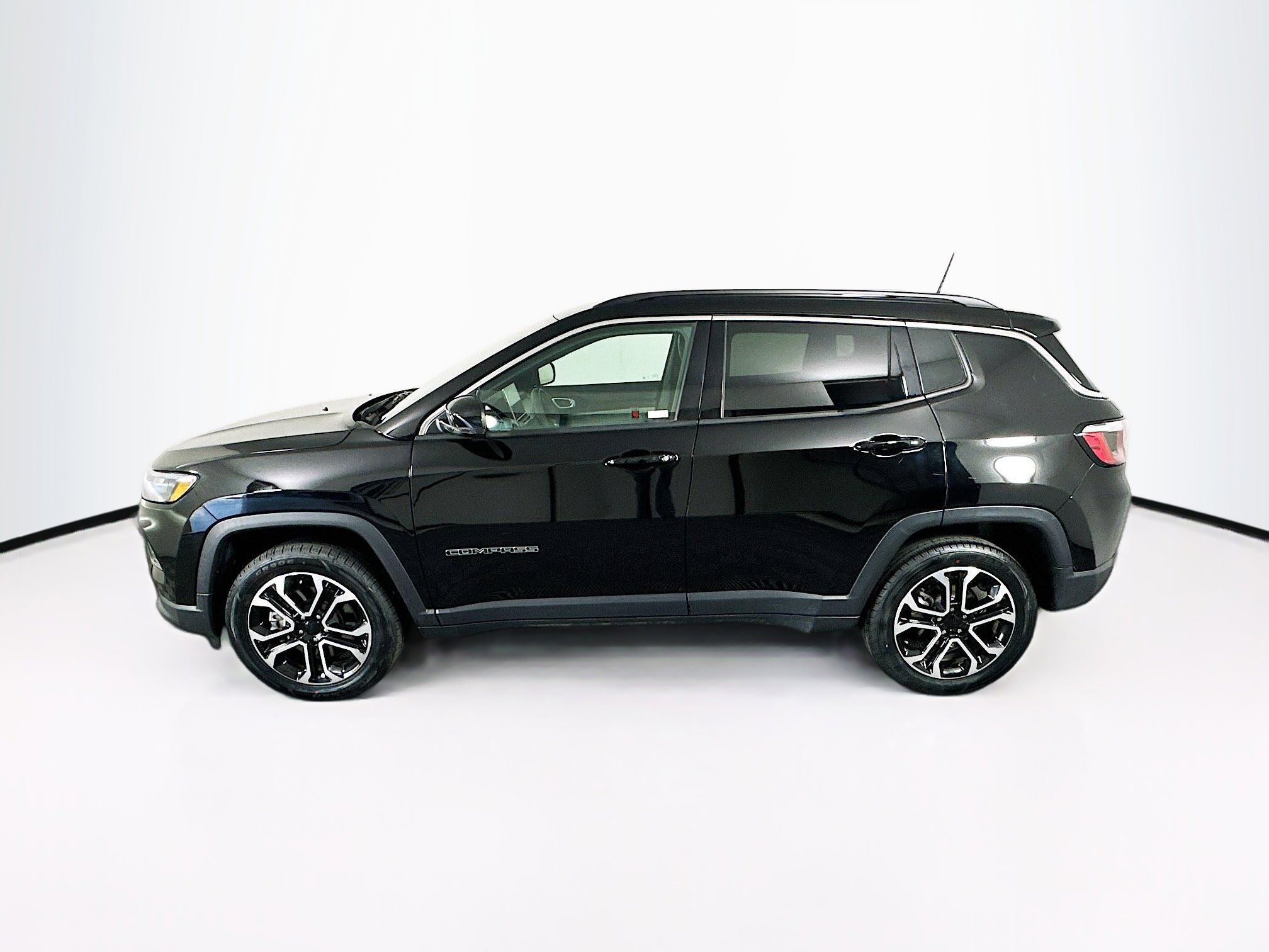 Used 2023 Jeep Compass Limited AWD/4WD image 4