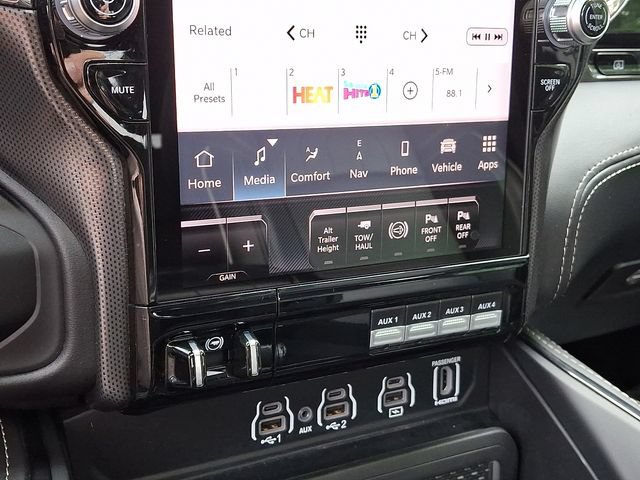 Used 2025 RAM 3500 Limited AWD/4WD image 19