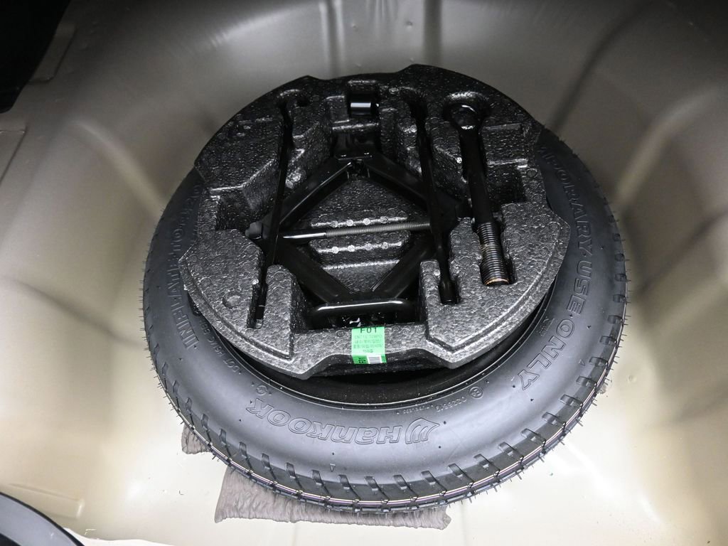 Certified 2025 Hyundai Elantra SE image 22