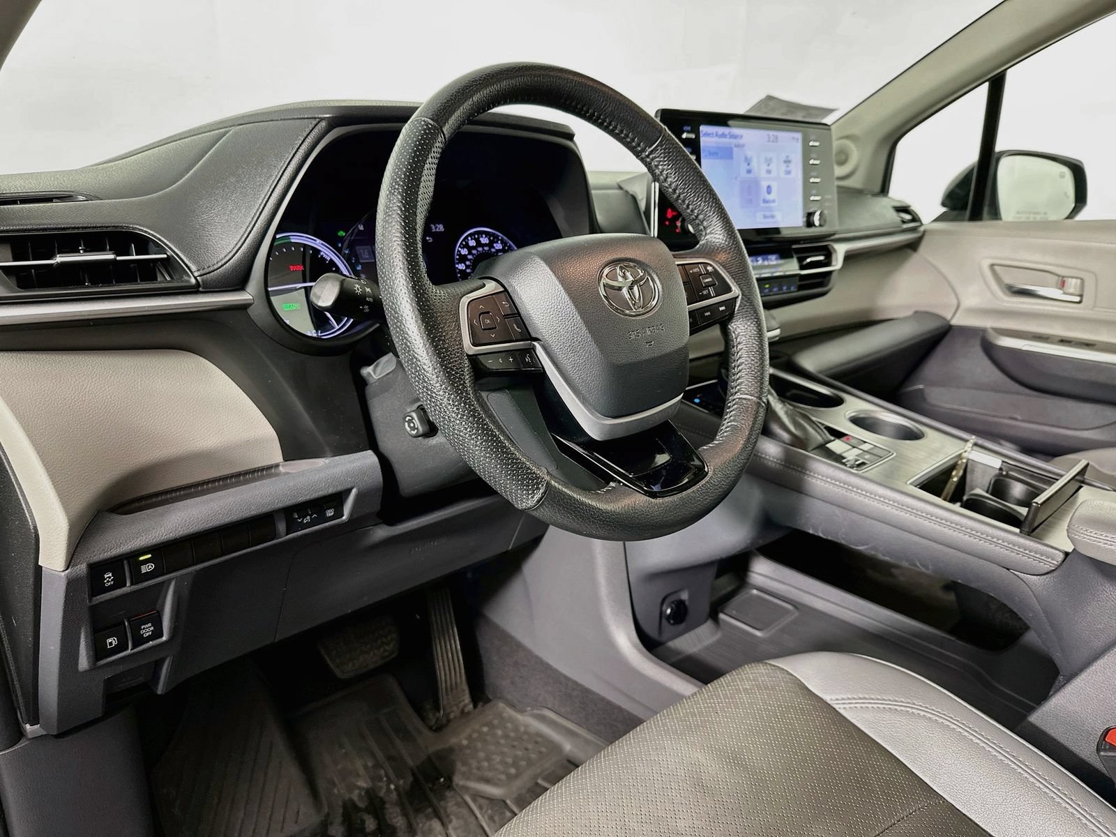 Used 2022 Toyota Sienna Limited AWD/4WD image 9