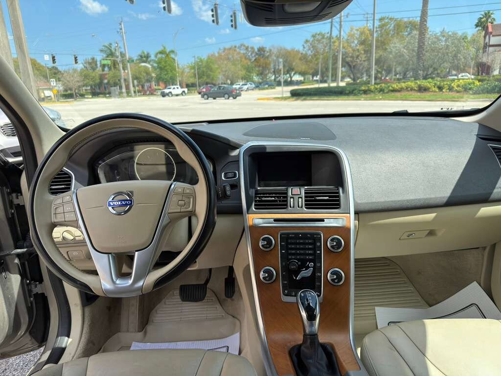 Used 2015 Volvo XC60 T5 Platinum image 13