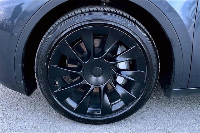 Used 2021 Tesla Model Y Long Range image 32