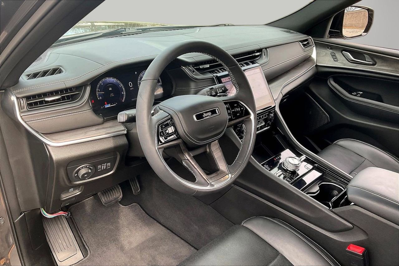 Certified 2024 Jeep Grand Cherokee L Overland w/ Luxury Tech Group IV image 21