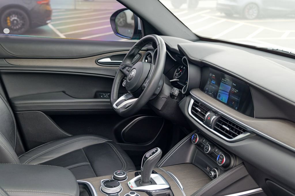 Used 2022 Alfa Romeo Stelvio Ti image 38
