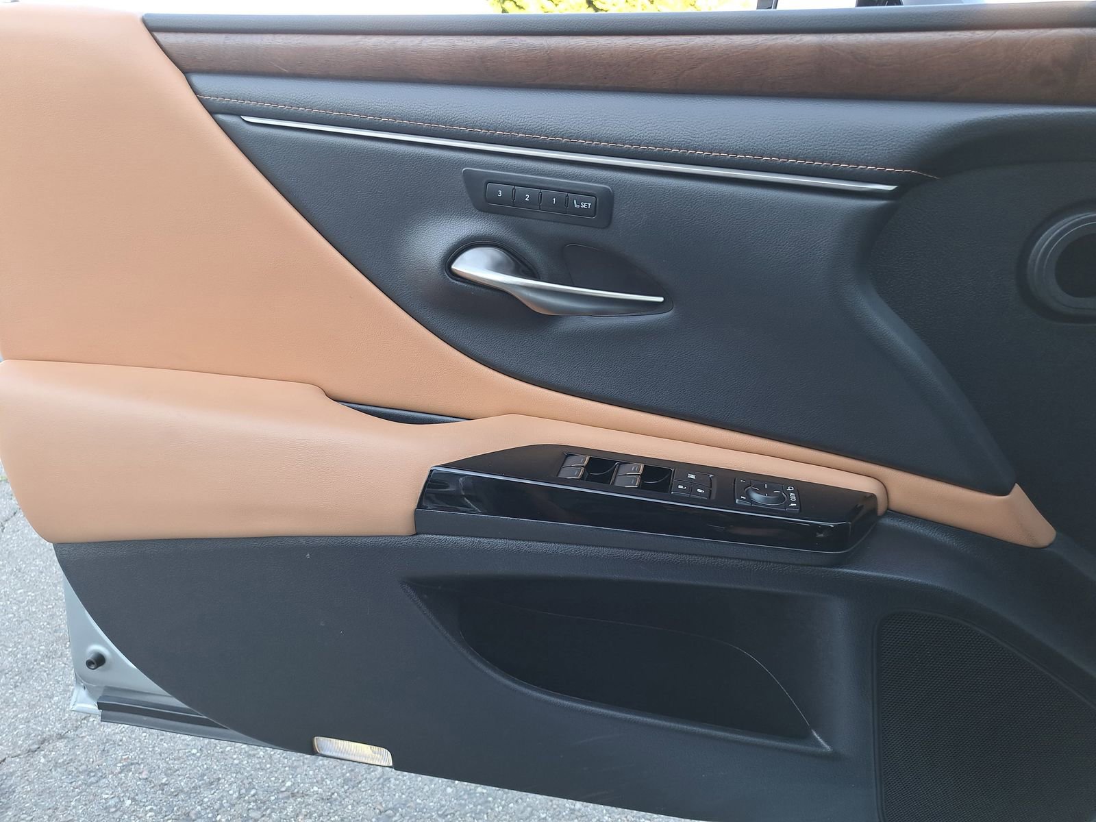 Used 2023 Lexus ES 350 w/ Premium Package image 28