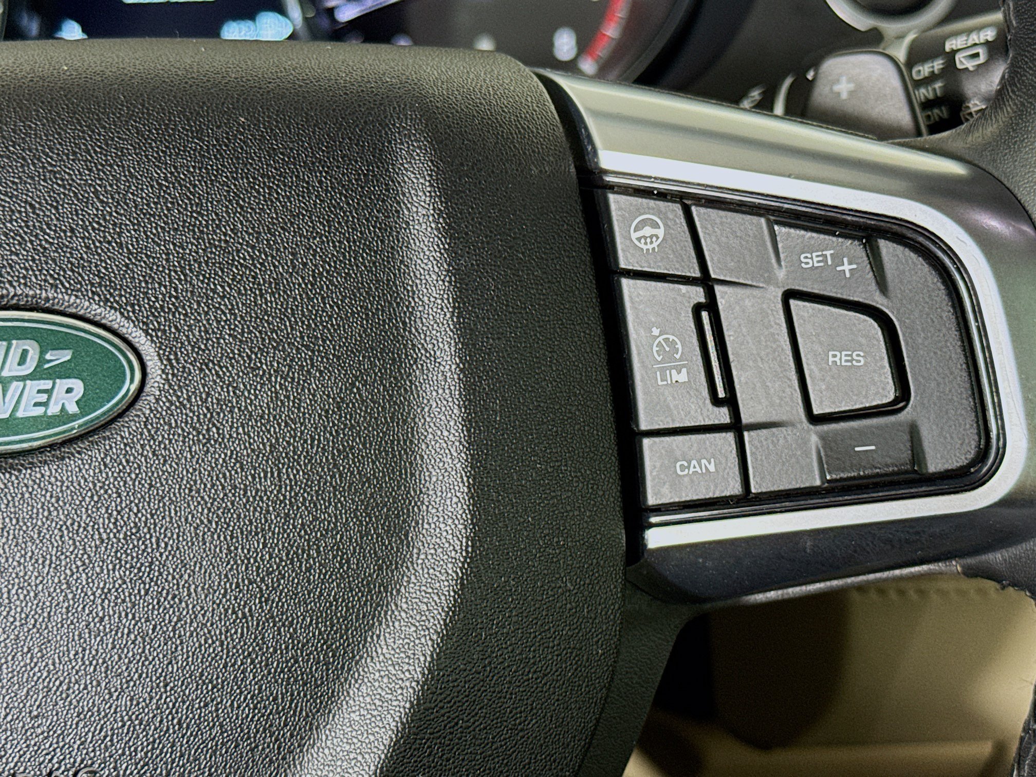 Used 2019 Land Rover Discovery Sport HSE AWD/4WD image 14
