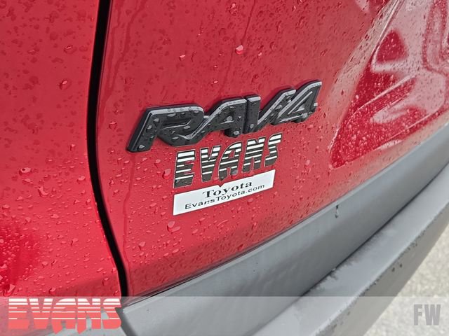 Used 2021 Toyota RAV4 LE image 4