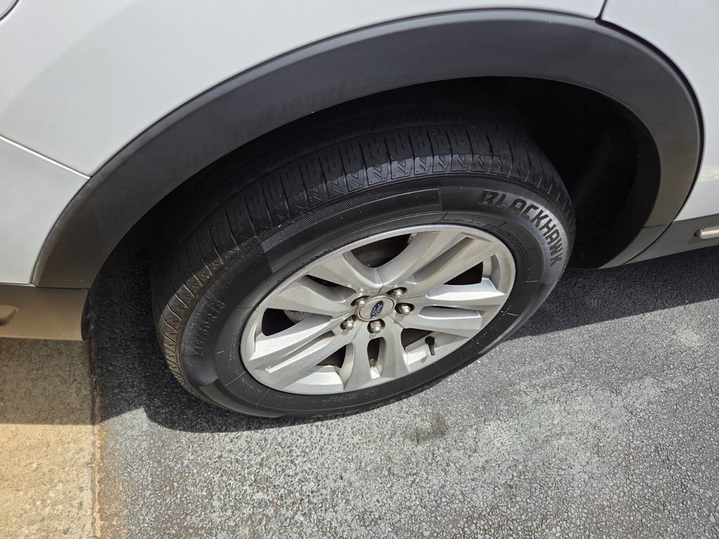 Used 2018 Ford Explorer XLT AWD/4WD image 10