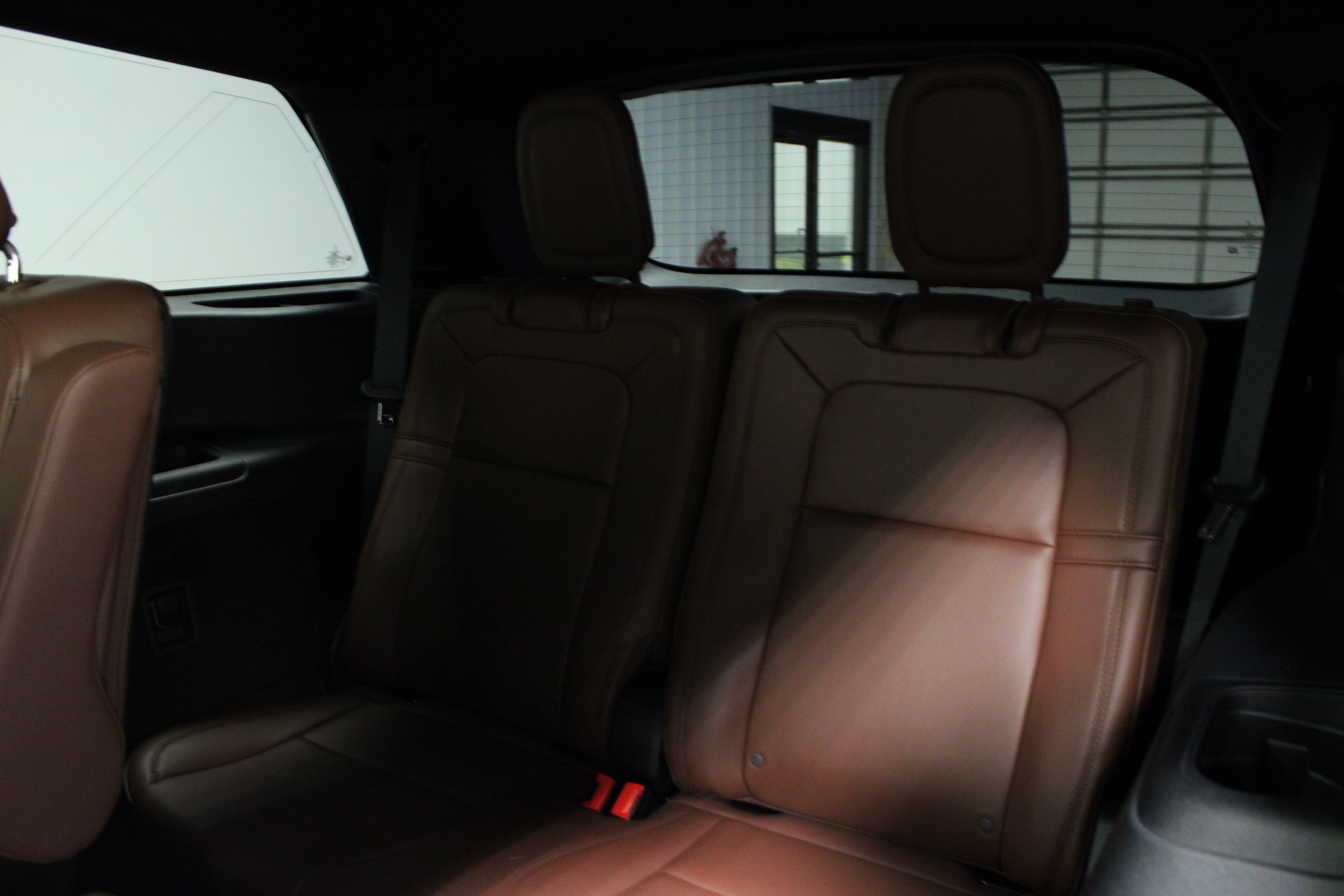 Used 2025 Lincoln Aviator Reserve w/ Luxury Package RWD image 14