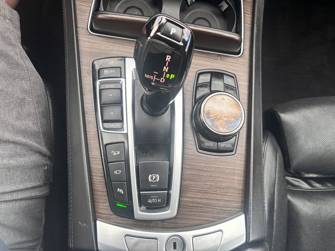 Used 2015 BMW 750Li xDrive image 24