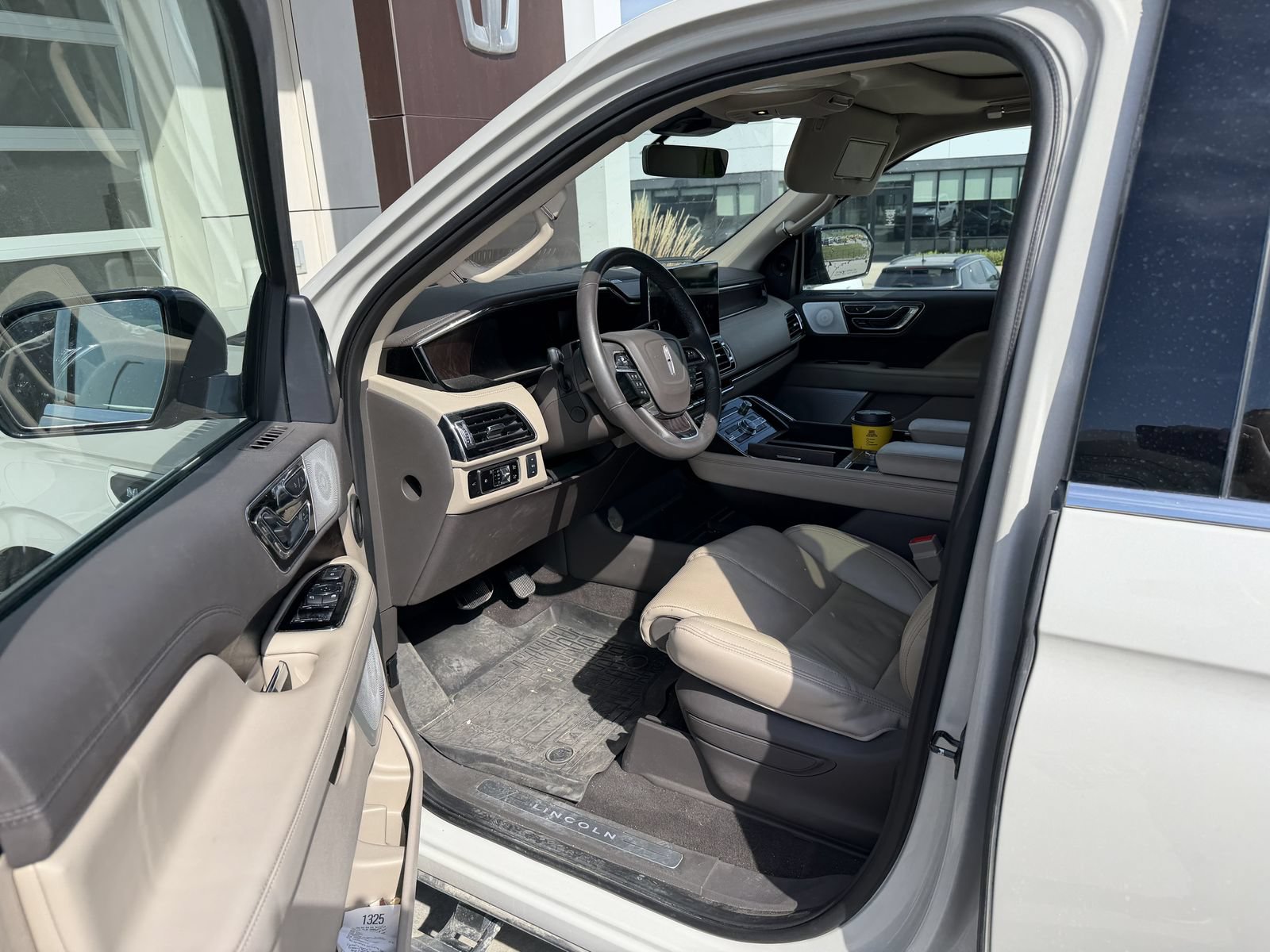 Used 2023 Lincoln Navigator L Reserve AWD/4WD image 5