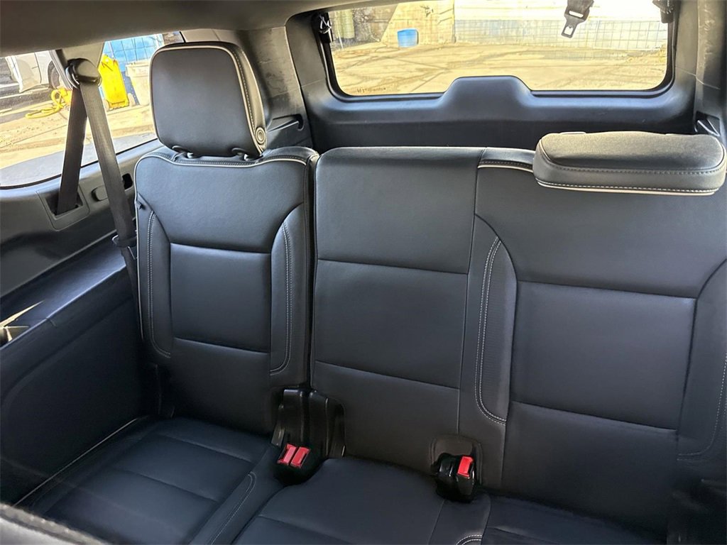 Used 2024 Chevrolet Suburban Premier image 33