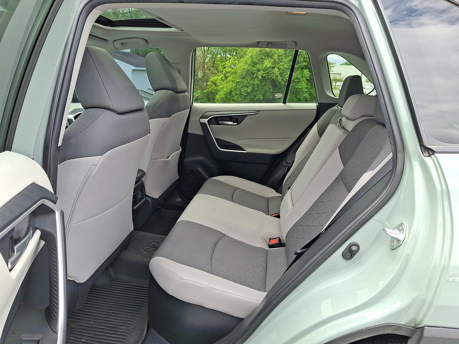 Certified 2021 Toyota RAV4 XLE w/ Convenience Package AWD/4WD image 11